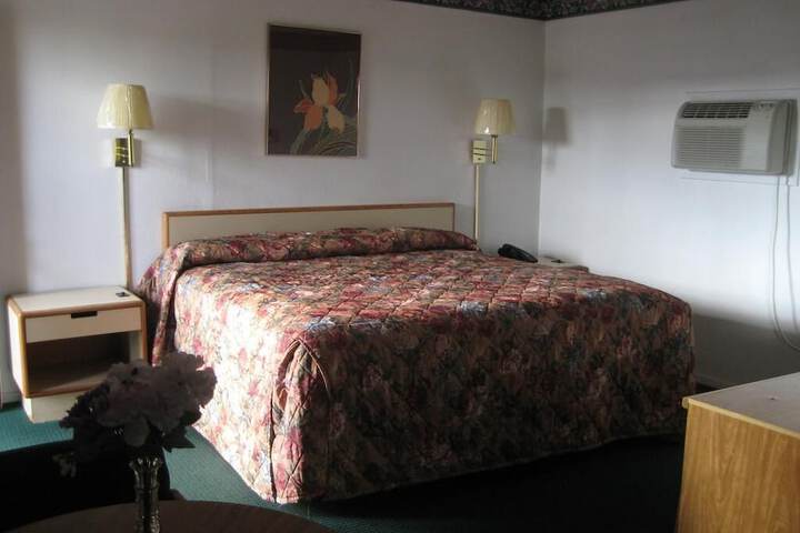 Room 2 of 9