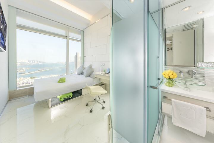 Room 9 of 26