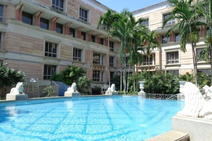 Pools & Facilities