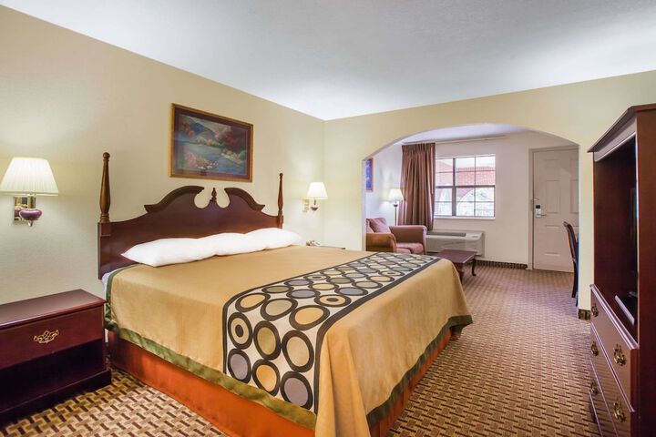1 King Bed (5 of 11)