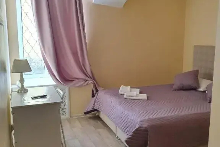 Room 4 of 12