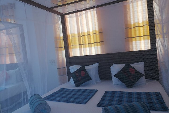 Room 2 of 10
