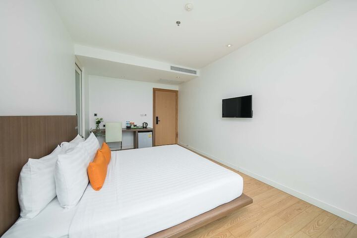 Room 12 of 74