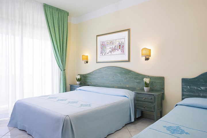 Room 4 of 36