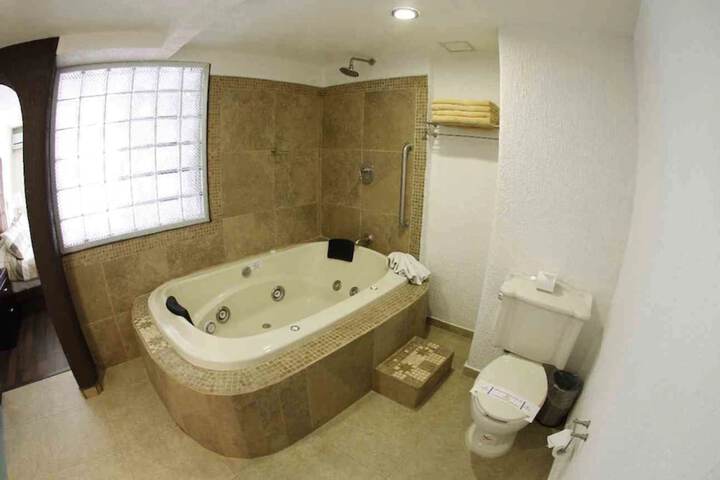 Jetted tub
