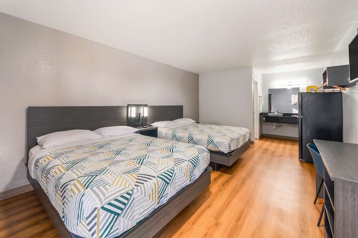 Room 10 of 28
