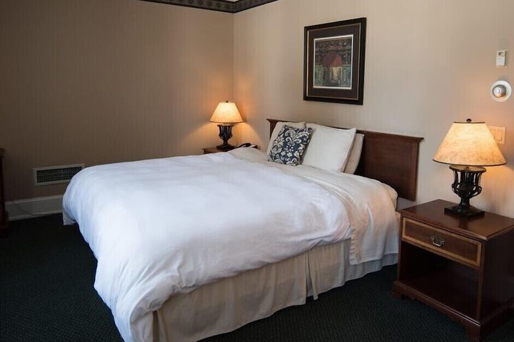 Standard | King Bed (5 of 6)