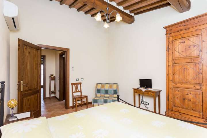 Room 4 of 48