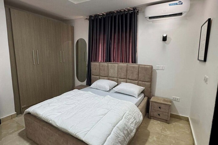 Room 11 of 27