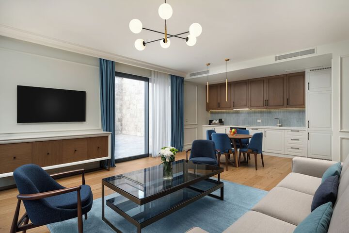 Room 44 of 148