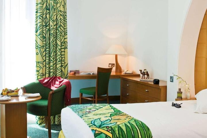 Room 22 of 87