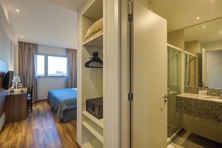 Room 10 of 34