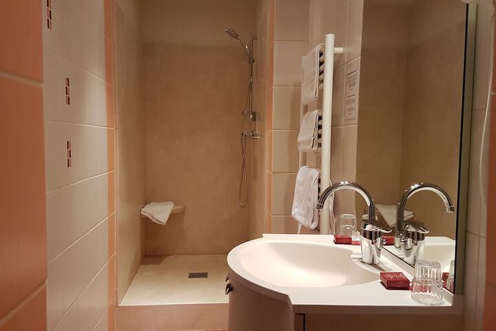 Room 35 of 51
