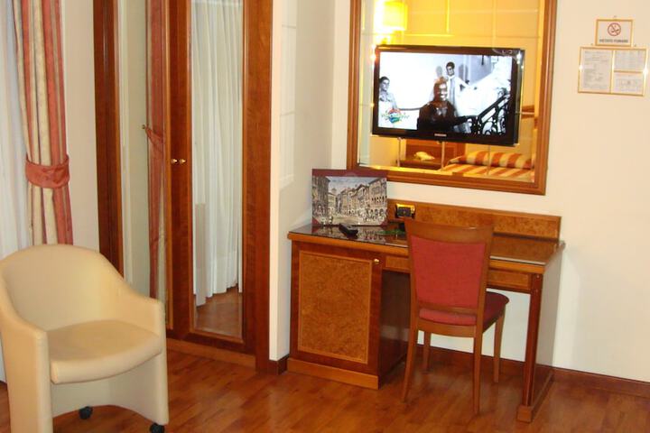 Room 11 of 39