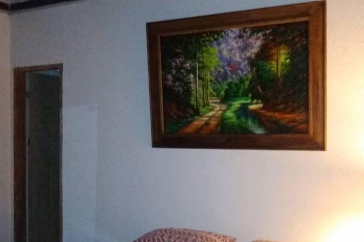 Room 6 of 8