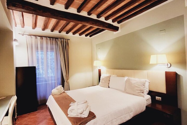 Room 5 of 33