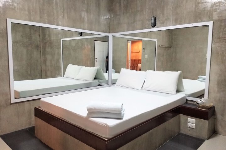Room 4 of 20