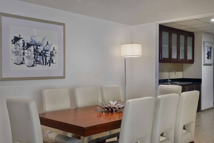 Room 100 of 199