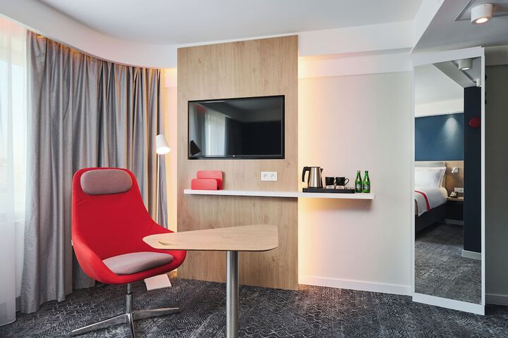 Room 12 of 37