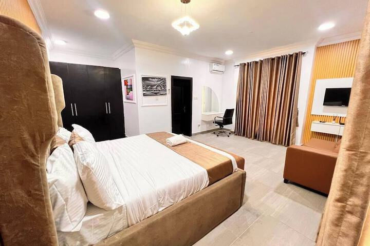 Room 6 of 22