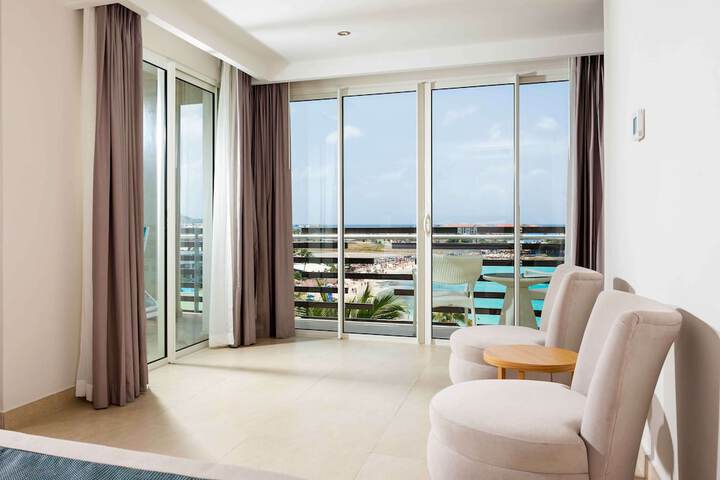 Room 30 of 178