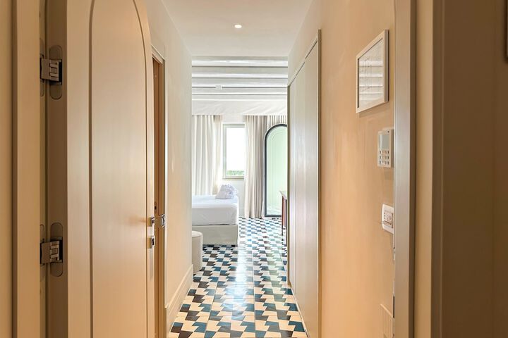 Room 7 of 28