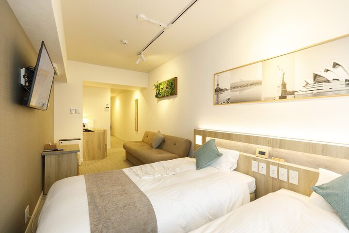 Room 27 of 48