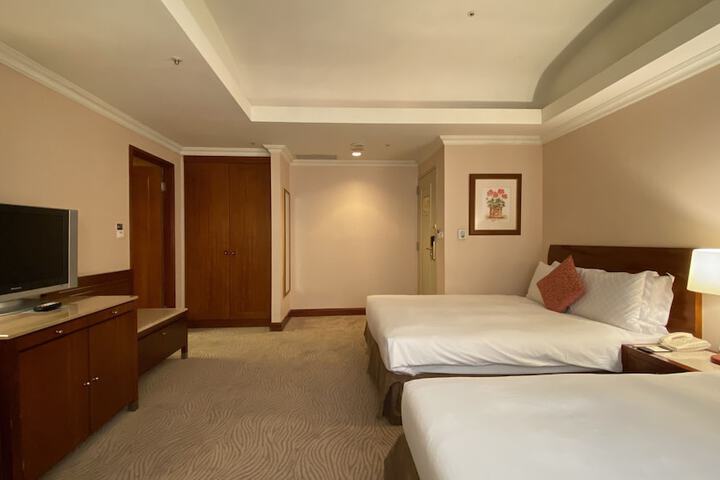 Room 14 of 76