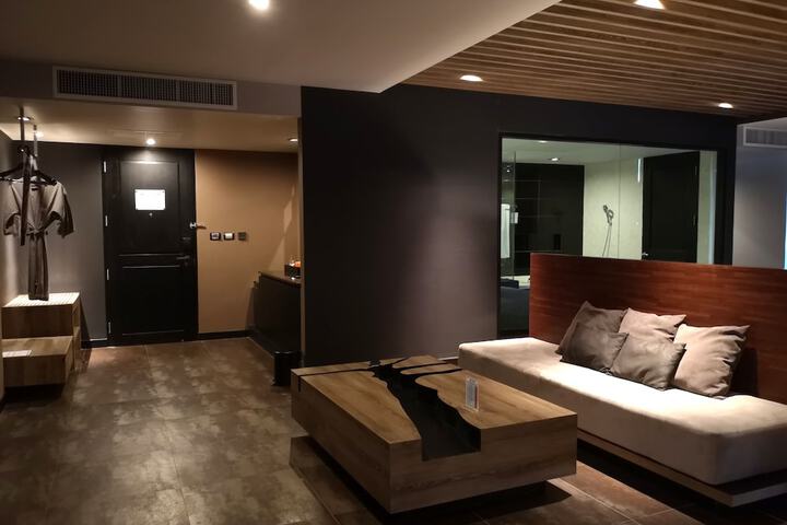 Room 8 of 89
