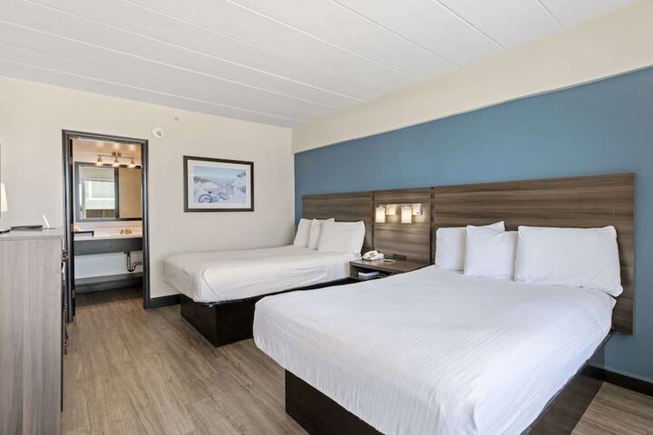 2 Double Beds Microwave and Refrigerator Flat Screen Television Work Desk High Speed Internet Accessible Continental Breakfast (4 of 32)