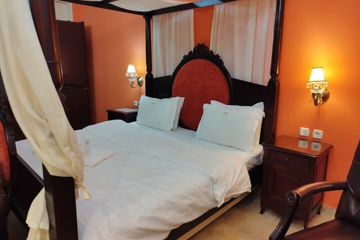 Room 9 of 29