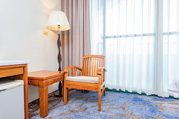 Room 8 of 28