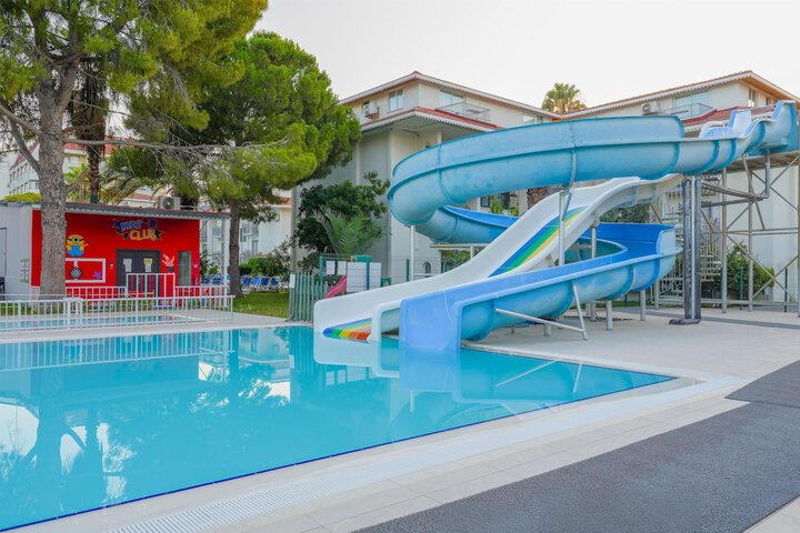Hotel Pool