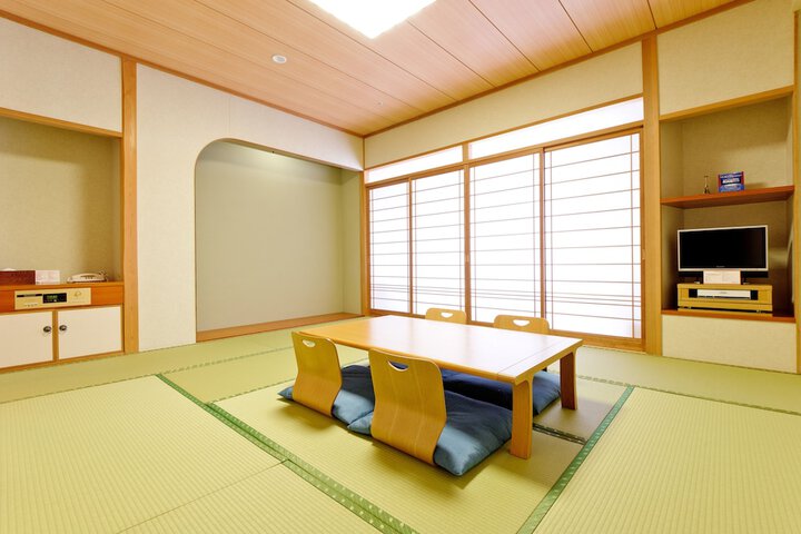 Room 5 of 32