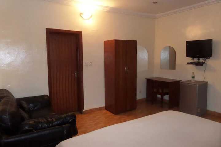Room 12 of 29