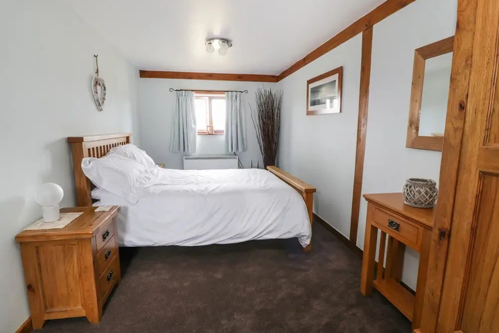 Room 4 of 10
