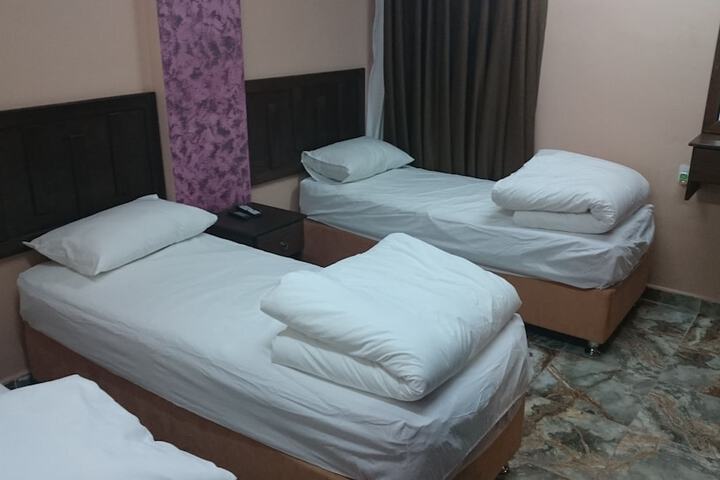 Room 4 of 40