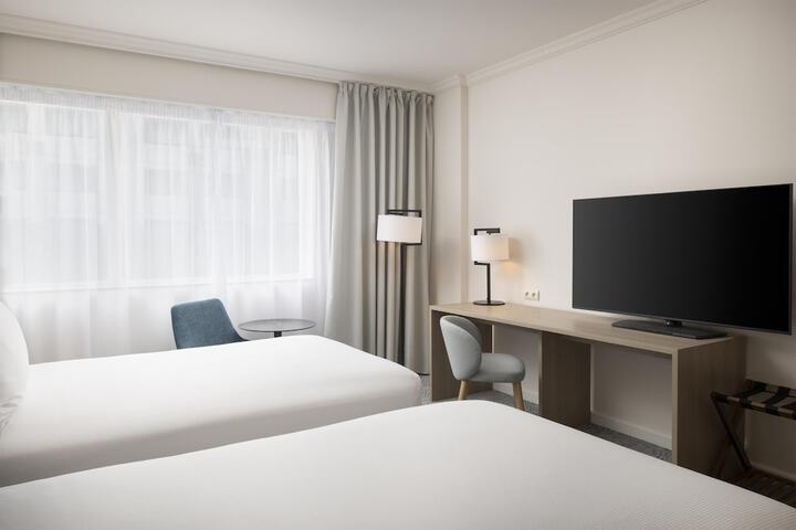 Room 34 of 85