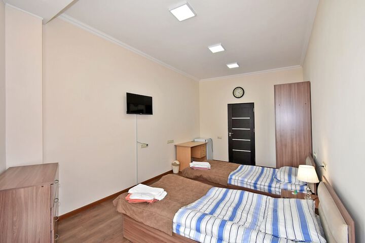 Room 42 of 101