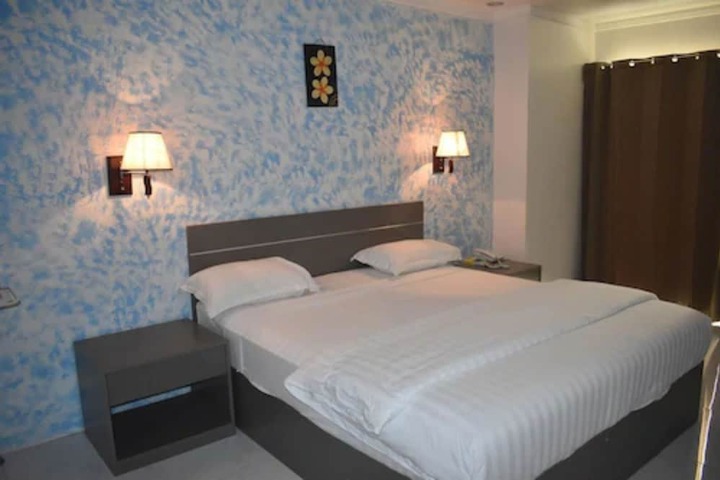 Room 15 of 37