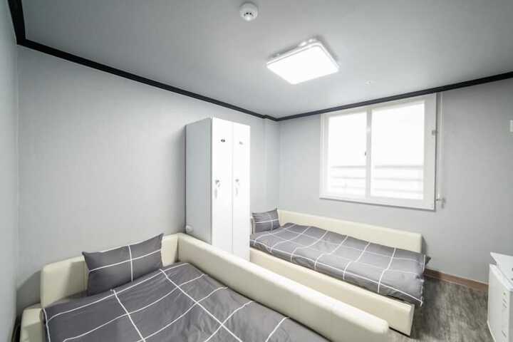 Room 14 of 64
