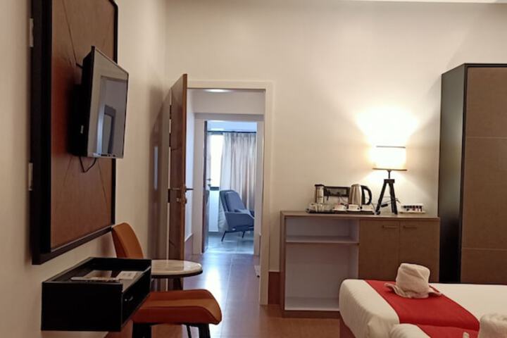 Room 13 of 32