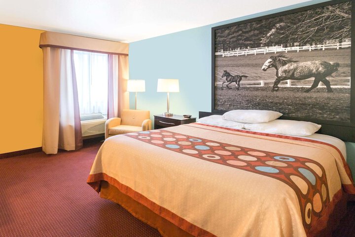 1 Queen Bed (20 of 29)