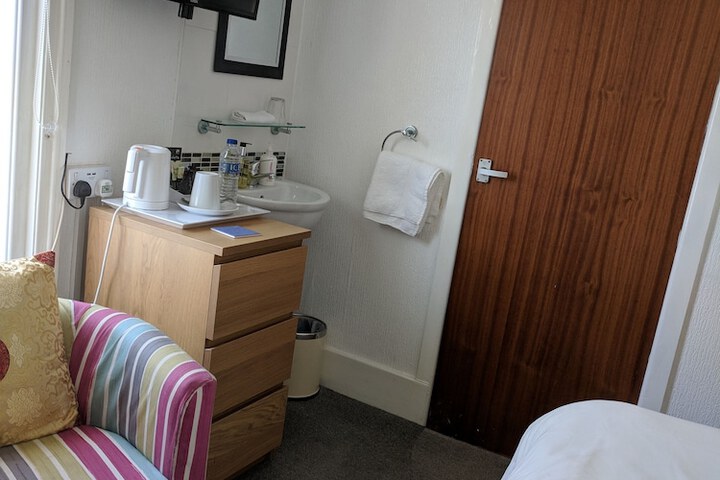Room 12 of 40
