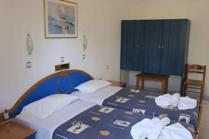 Room 10 of 42
