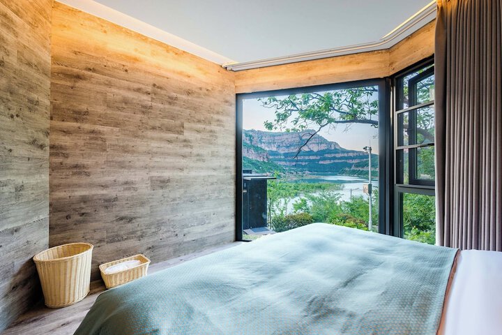 Room 2 of 82