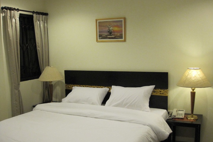 Room 9 of 37