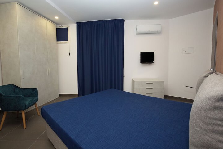 Room 12 of 62