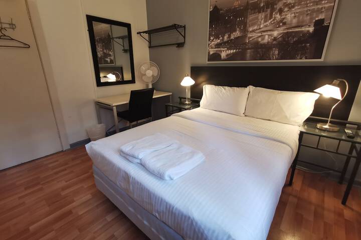Room 17 of 37