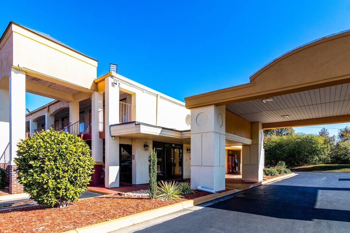 Hotel Entry